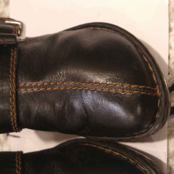 *Excellent Used Condition* Born Clogs with Buckle- Blk, Size 9 M - Picture 14 of 15